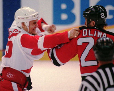 Krzysztof Oliwa vs Darren McCarty